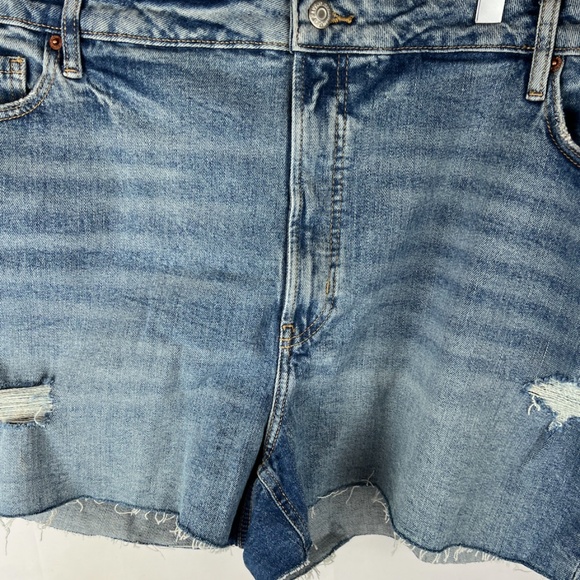 NWT: old navy High-Waisted O.G. Straight Ripped Cut-Off Jean Shorts $40 (26) - Picture 6 of 13